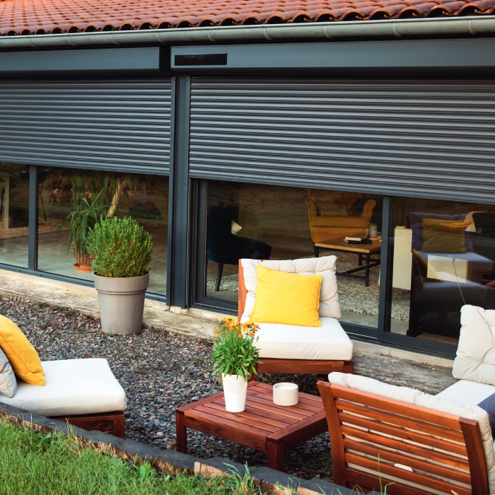 visuel-ambiance-volet-roulant-solaire-exterieur02-22-12_OKok-1